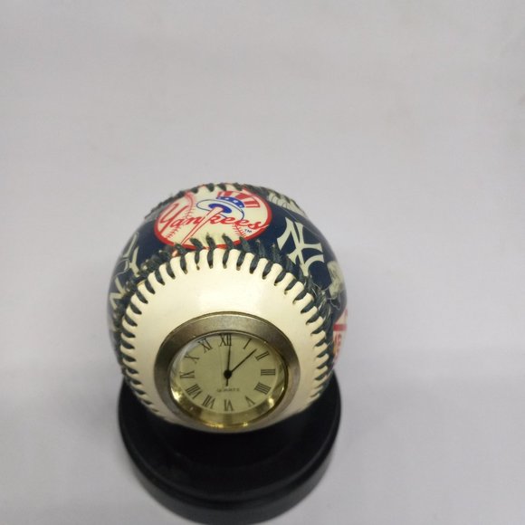MLB  New York Yankees Memorabilia Set - Stadium Replica - Clock - Miniatures - Picture 9 of 9